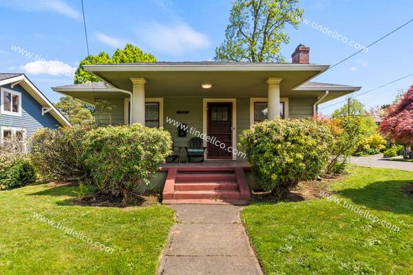 $3,295 / 4 habitaciones - 2027 pies² - Bungalow soleado en lote de esquina en el noreste de Portland | Cuidado del césped + paneles solares (Portland)63841707091587122