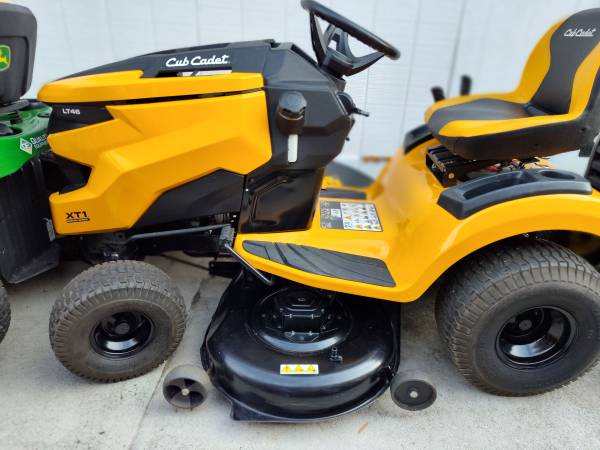 Cub cadet riding lawnmower 46" mower 1