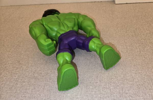 2018 Hasbro Marvel Hulk verde de 10" - $10 (Decatur, AL)63470919428865122
