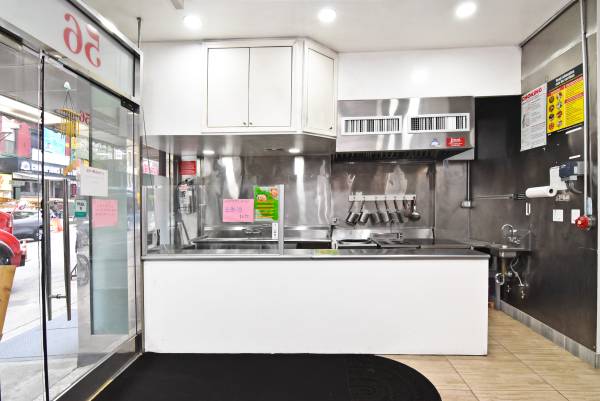 $12,000 / 2000ft2 - Prime Retail/Restaurant Space in the Heart of Chinatown (Chinatown / Lit Italy)64033457697538121