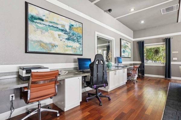 Wood Burning Fireplace, Washer/Dryer, Patio/Balcony 1