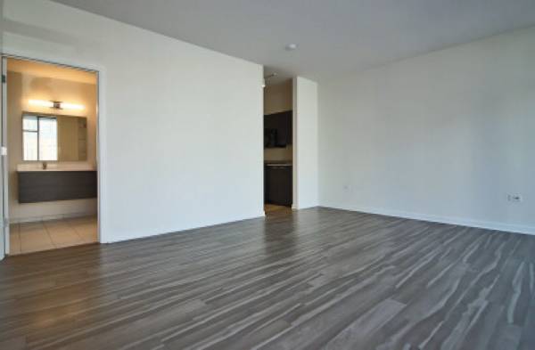 $1,919 RIVER NORTH Studio ~ Contemporary Spacious Studio Steps From CTA And Nightlife (River North, Chicago)64041811839235123