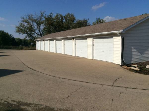 $995 / 3br - 1050ft2 - 3 B/R...1-1/2 Bath Cambridge Court Apts. Pre-3 (723 Vogt Lane, Chilton WI.)63813311781121123