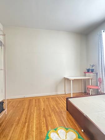 $1,270 Spacious and sunny bedroom in Sunnyside63854289447809122