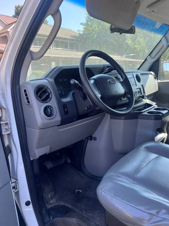 2011 Ford E150 - Photo 12