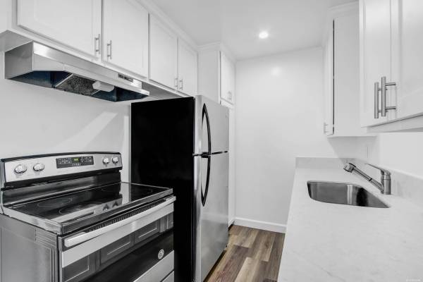 SPECIALS + Studio in Amazing Van Nuys + Picnic Area + Walk in Closet 1