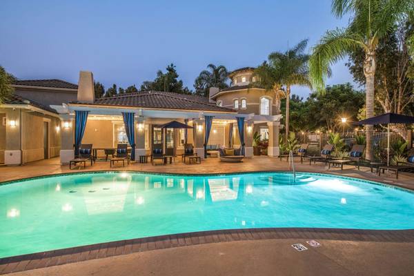 $3,170 / 2br - 998ft2 - Refrigerator, Central Air Conditioning & Heating, Microwave (11600 Compass Point Dr N, San Diego, CA)63657260739843123