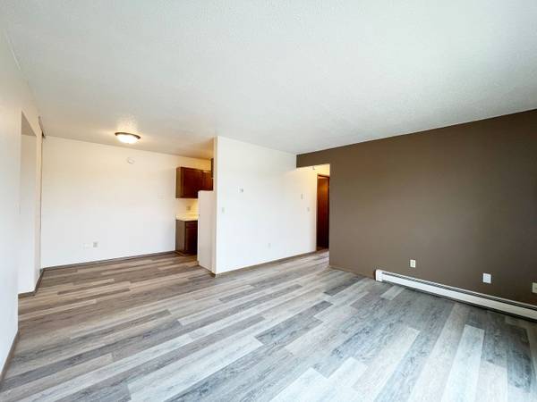 $825 / 2br - 650ft2 - 2 BD, in Minot ND, Lawn Care and Snow Removal (505 Park Street, Minot, ND)63995824262531123