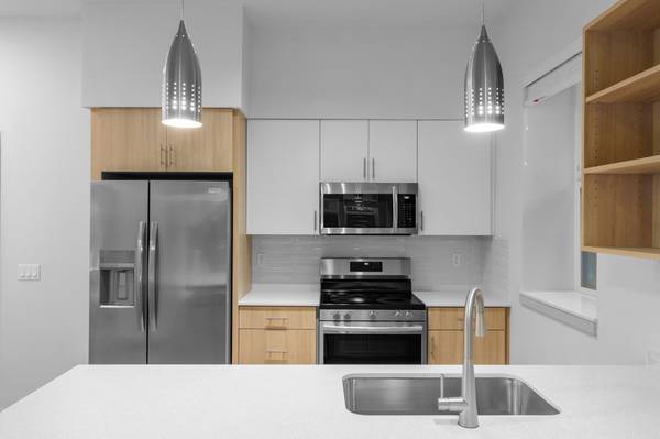 $3,350 / 2br - Walkable. Bikeable. Totally Livable @ Stark Street Lofts! (SE Portland, Laurelhurst, Buckman)63777362972929124