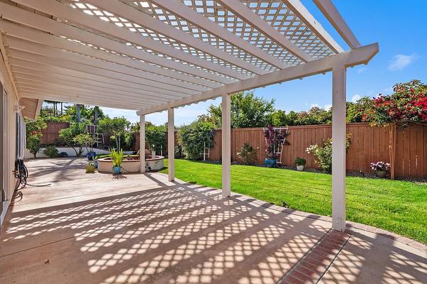 $5,000 / 4br - 2715ft2 - Single story home in Oceanside's popular Ridgeview  4bd 4bath (OceanHills Oceanside)63701665781507121