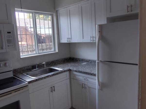 $1,900 / 1br - 600ft2 - Duplex reformado de 1/1 ubicado céntricamente cerca de Coral Gables (Miami)63825470455169122