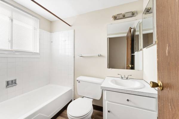 $945 / 1br - Wyandotte- Cozy 1 Bedroom 1 Bath Unit Available Now! (Wyandotte)63937877067906123
