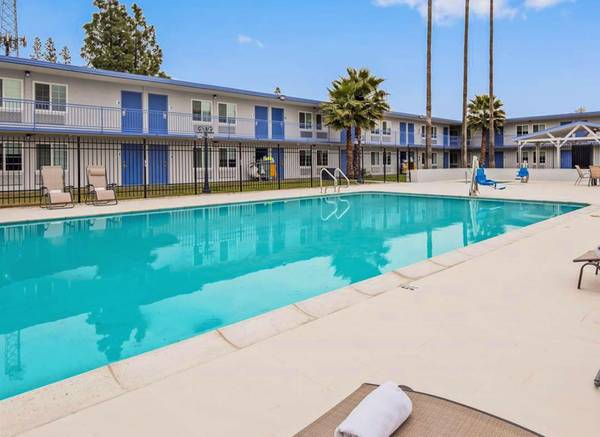 $550 / 1br - DISCOUNTED WEEKLY RATE! - 24-hour Front Desk + Cocktail Lounge (Sacramento)64043835524865124