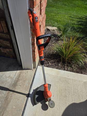 Black & Decker string trimmer 1