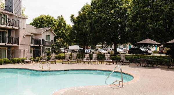 $2,112 / 2br - 922ft2 - Outdoor Swimming Pool, Dog Wash, Pets Welcome, Quartz Counter Tops63814811955841121