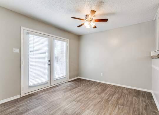 $1,135 / 1br - 804ft2 - Fitness Center, Private Balcony/Patio, Ceiling Fan (613 Clearwood Drive, Richardson, TX)63796257595137123