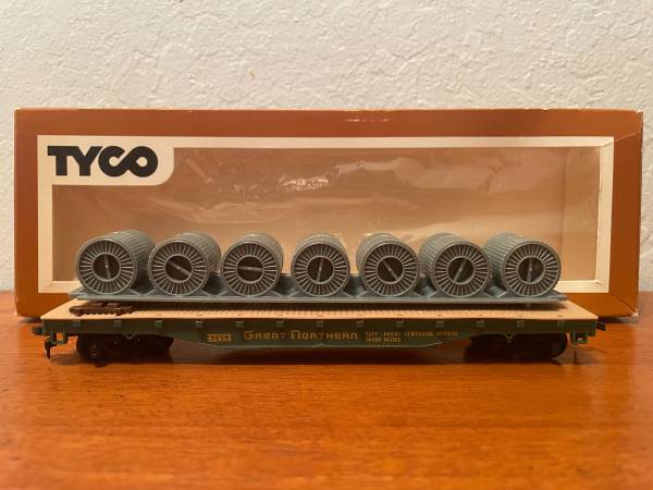 TYCO FLATBEDD TRAIN WITH BARRELS 1