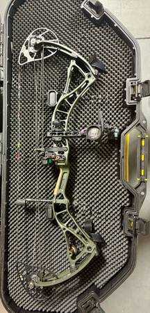 Bowtech Realm SR6 Bow 1