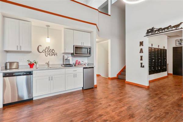 $1,775 / 2br - 950ft2 - New Upgrades, Coffee Bar, Seasonal Pool, In Unit Laundry63808131253121124