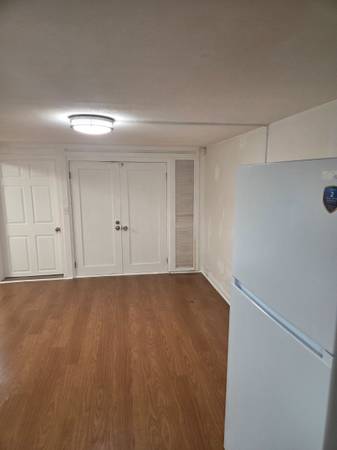 2 bedroom, 1 bath, kitchenette 1