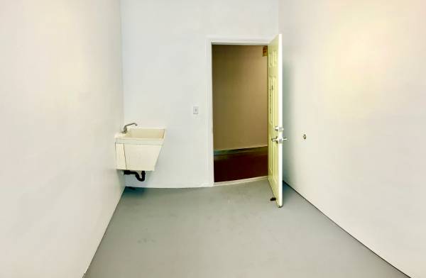 $405 Work Space/ Art Studio, Start The Spark (The Zoo)64210701202818121