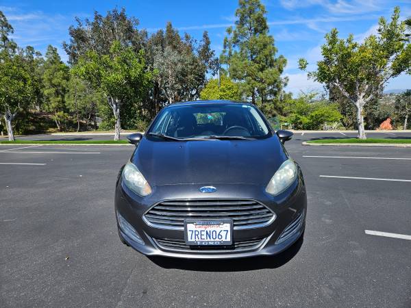 2016 Ford Fiesta SE 4puerta Hatchback Excelente Estado Debe Verlo 101k Millas - $5,599 (SD (Financiamiento Fácil + Descuento Militar))63624764000385121