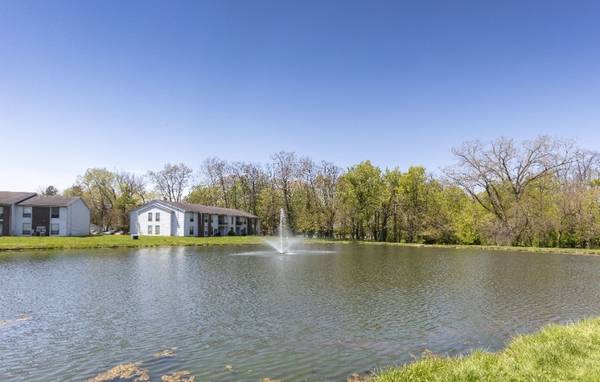 $880 / 1br - 735ft2 - BEST 1 bed 1 bath left, just for you, lets APPLY today and move in (1200 E Elmwood Dr, Terre Haute, IN)63675880594691123