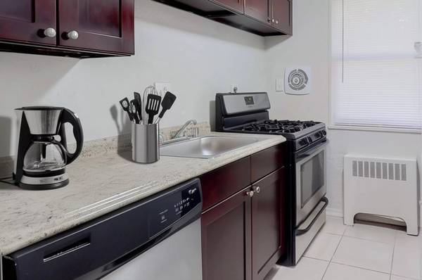 $1,185 / 1br - 600ft2 - Check out our 1 bed / 1 bath. Every convenience your heart desires! (Temple Hills)63779216402691124