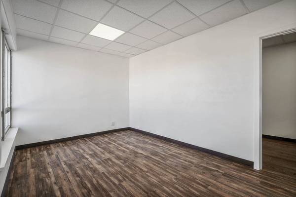 $2,528 / 1896ft2 - Luisa St Office for Lease63659884721283124