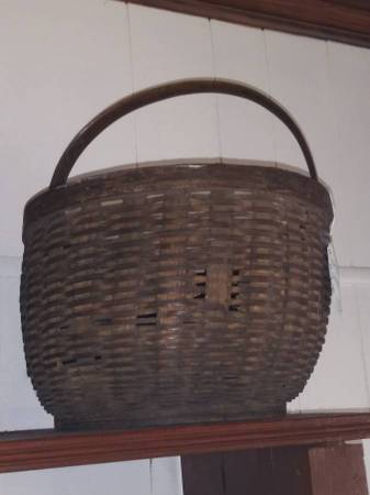 old round woven BASKET w/ handle flat bottom hand egg reed country fly 1