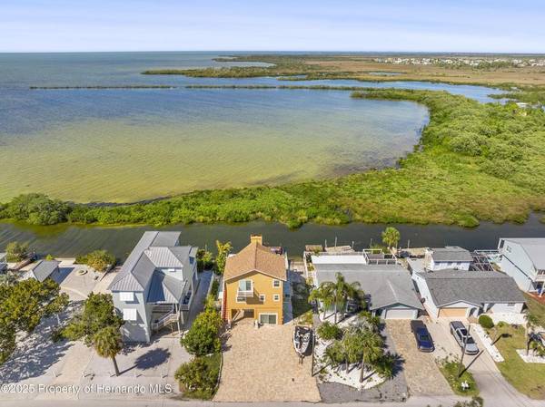 $3,500 / 3br - 1600ft2 - Executive  Waterfront Pool Home For Rent (Hudson)63991084613250124