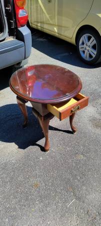 Mesa de vidrio con cajón - $35 (Haverhill, Mass)63435737374979121