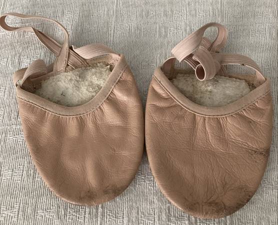Bloch Ladies Size Small Half Sole Ballet Turner Shoes 1