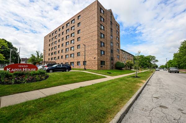 $1,100 / 1br - Studio, One, Two, and Three Bedroom Apartments (Cleveland, OH)63907493585794120