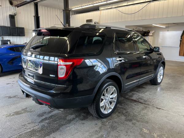 ** 2015 FORD EXPLORER XLT AWD 4DR SUV ** - $11.995 (CAMBRIDGE)63470777950467123