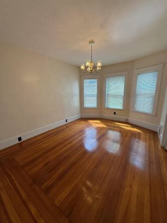 $2,600 / 2br - 63 Dimick Street (Somerville)63699506960001123