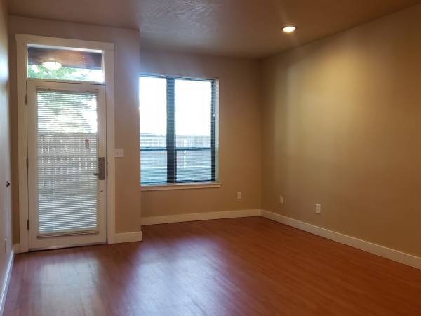$2,595 / 1br - 4BD/2BA Townhouse  ONLY $2595/month!  - #105 (Campus)63977275476610122
