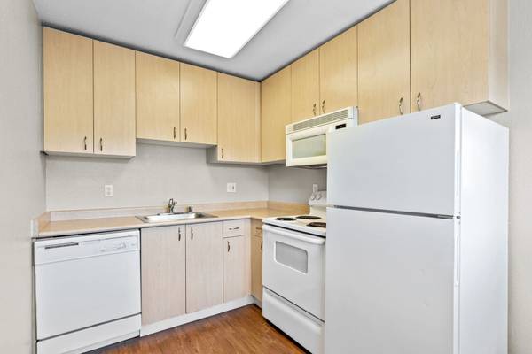 $2,595 / 516ft2 - Includes water, sewer, & trash utility charges! (mountain view)63880014387075120