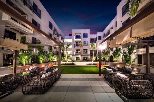 $2,875 / 1br - 805ft2 - Islas de cocina grandes, parrillas para barbacoa al aire libre, encimeras de cuarzo (3330 East Foothill Boulevard, Pasadena, CA)63857624736771124