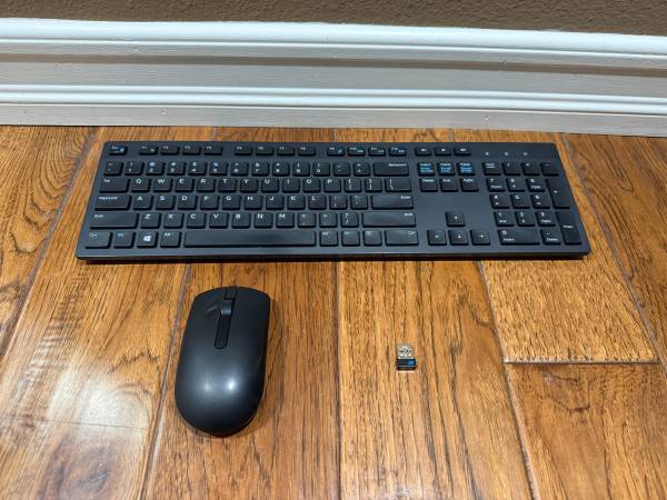 DELL KM636P Wireless Keyboard & Mouse Combo 1