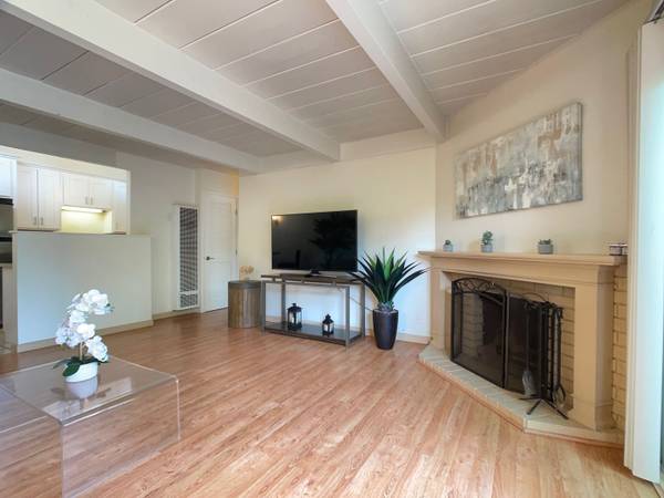 $2,850 / 1br - 700ft2 - 700 sq ft 1 bed / 1 bath with private yard available now! (palo alto)63836554271233120