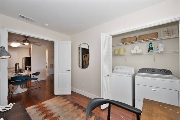 $1,978 / 1br - 821ft2 - Love Reading By The Fire? Bookmark Our 1-Bedroom With Den Today! 📖🔖 (Folsom)63919495536642124