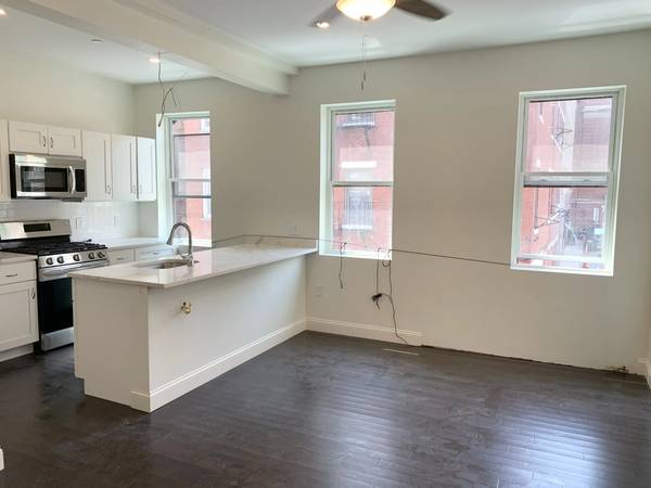 $4,000 / 2br - 850ft2 - RENOVATED North End 2 bed ~ W/D in Unit! Avl 12/1 (Boston - North End - Charter St)63863134381187120