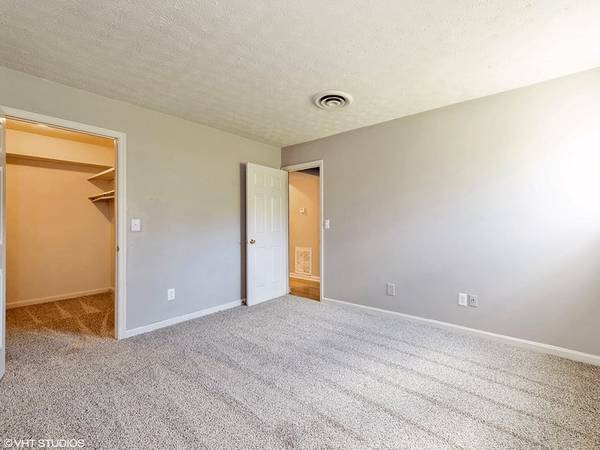 $1,000 / 1br - 600ft2 - 1 Bed, Custom Frameless Kitchen Cabinetry, Courtyard (1344 Carriage Hill Ln, Hamilton, OH)63974611068674120