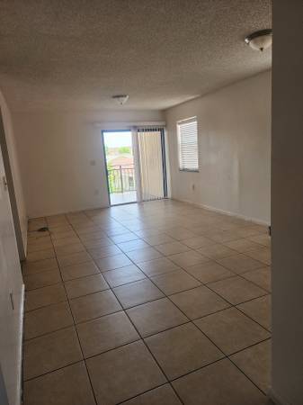 $2,950 / 2br - 1600ft2 - 3 BEDROOM APARTMENT / 2 BATHS (HIALEAH)64002015108227123