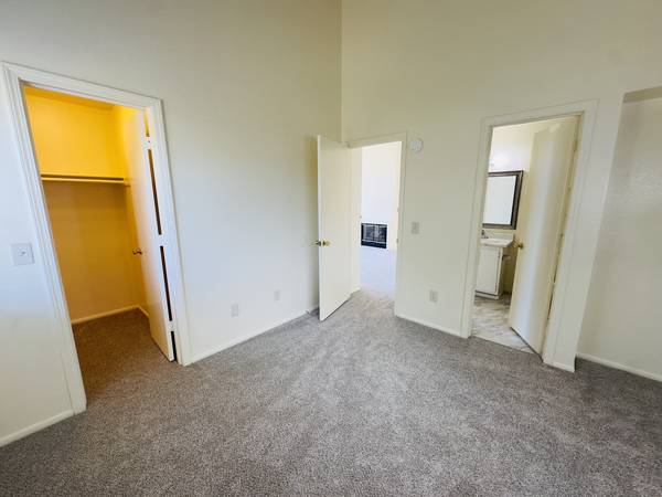 $2,535 / 2br - Updated 2bed 1bath Apartment Seaside (Seaside)64009500568706124