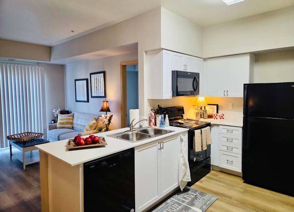 $2,038 / 2br - Make a Splash in Your New Home Today! (1001 E. Marine View Drive, Everett, WA)63688407395969124