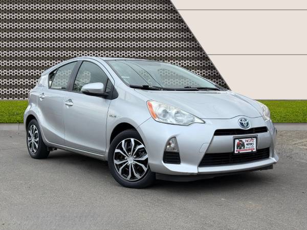 CLEAN TITLE • 2014 TOYOTA PRIUS c TWO • LOW MILES • 22 SERVICE RECORDS 1