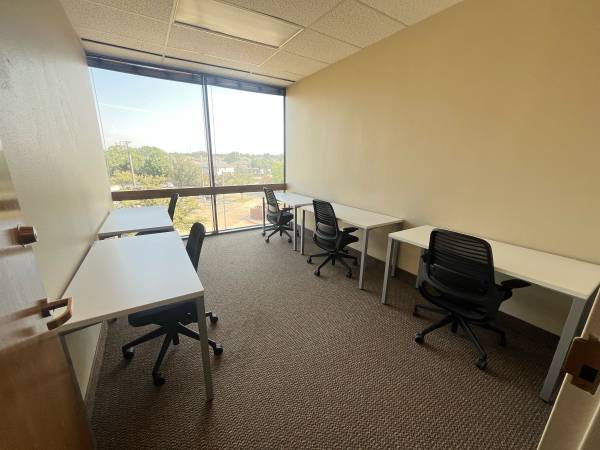 $200 Dedicated Co-Working Desk in Bedford w/ 24/7 Access! (1600 Airport Fwy, Suite 300)63796282356353120