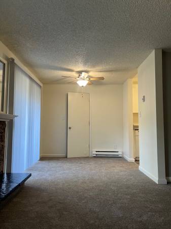$1,615 / 2br - 845ft2 - Large Pantry, Bathroom & Closets , Renovated -1st Floor/Corner Unit (University  Place)63786756328707123
